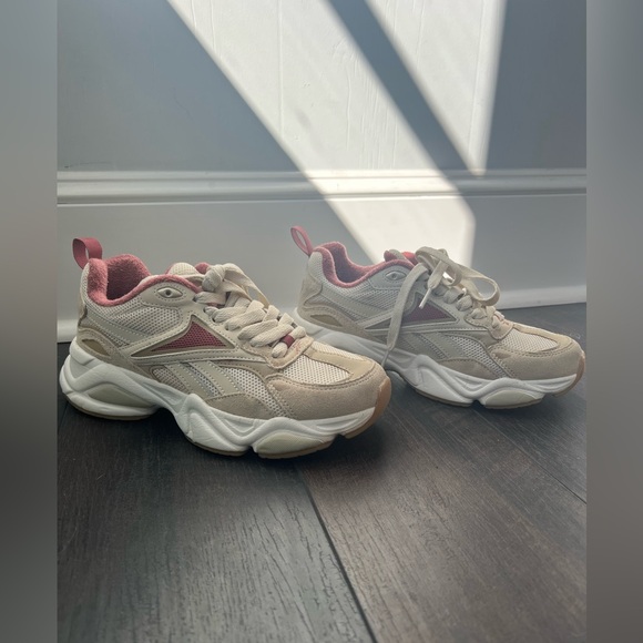 Reebok Shoes - Reebok Royal Charge Running Shoes (size 7.5 W)